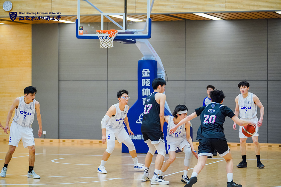 谁是被哈维·阿隆索召唤参加对阵塞尔塔比赛的胡安·马丁内斯？